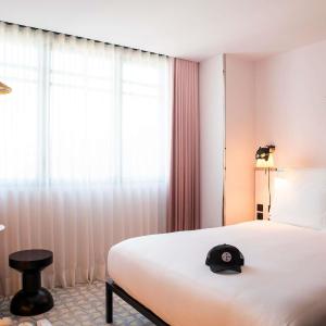 Medium Mama Double Room with Queen Bed