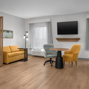 Queen Studio Suite with Two Queen Beds - Non-Smoking