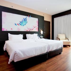 Twin Room with City View