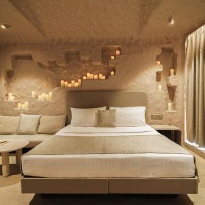 Cave room with Grand Jacuzzi