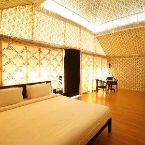 King Room with Balcony