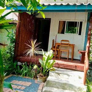 Bungalow with Garden View