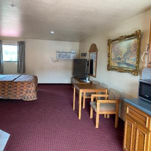Deluxe Double Room (2 Adults + 1 Child)