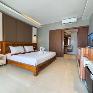 Deluxe King Room with Sea View