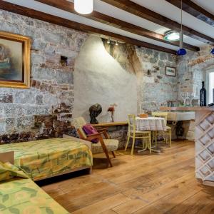 Studio (2 Adults)