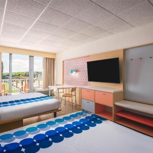 Queen Room with Two Queen Beds and Partial Ocean View