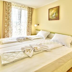 Deluxe One-Bedroom Apartment