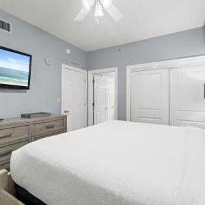 Three-Bedroom Apartment with Sea View – 706W
