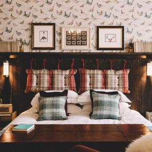One-Bedroom Suite with Rolltop Bath