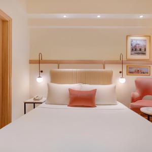 Double Room  (20% off on session of Spa and 20% Off on Laundry service for upto 2 clothing item(s))