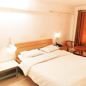 Deluxe Double Room (2 Adults + 1 Child)
