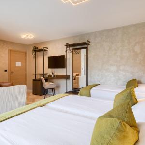 Triple Room with Balcony