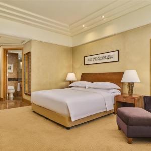 Executive King Room with Peninsula View