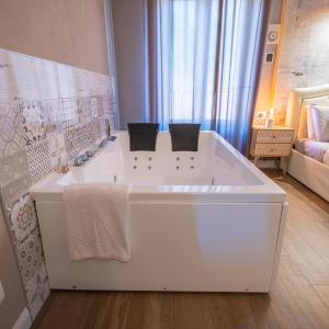 King Room with Spa Bath