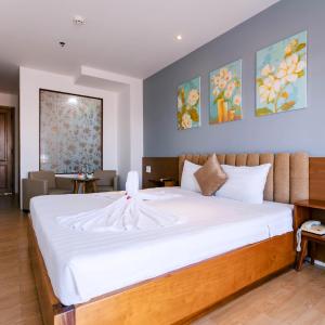 Deluxe Double or Twin Room with City View