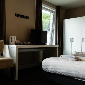 Budget Double Room with Shared Bathroom