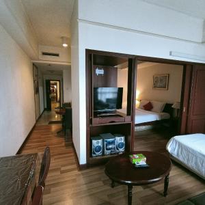 Deluxe Studio