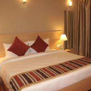 Deluxe Suite with Balcony