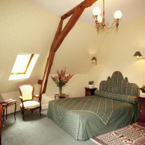 Thirteen-Bedroom Castle