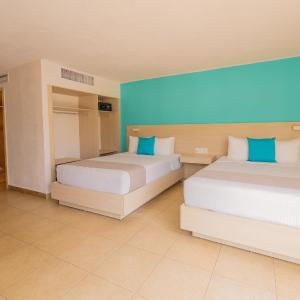 Confort Standard Room Sea Partial View
