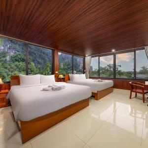 Family Room with Mountain View