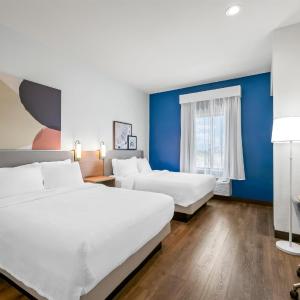 Studio with Two Queen Beds