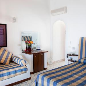 Double or Twin Room with Sea View
