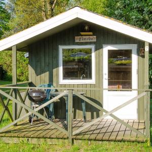 Economy Cottage with Shared Bathroom