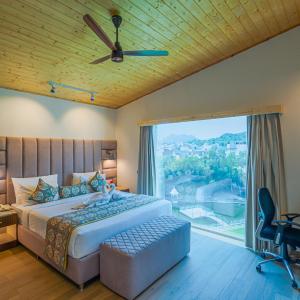 Sajjan Villa with 2-bedrooms and Jacuzzi - 15% off on Food & Spa and Free Zipline activity