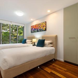 Three-Bedroom Belongil Penthouse