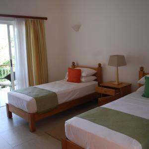 Twin Room (2 single beds) Including Breakfast