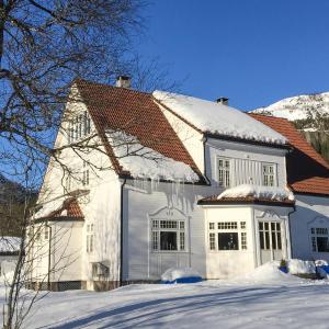 hotelImage