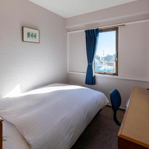 Single Room with Private Bathroom - Non-Smoking