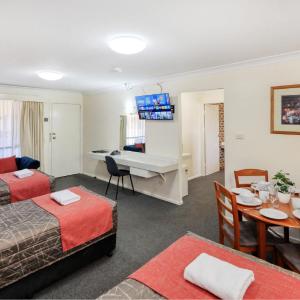 Deluxe Family Room