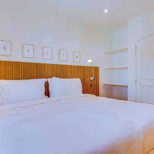 Deluxe Three-Bedroom Townhouse