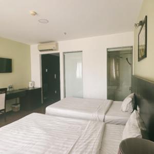 Double or Twin Room with Partial Sea View