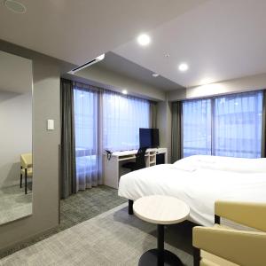 Corner Twin Room with View