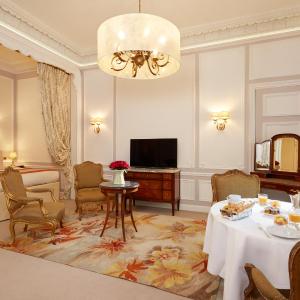 Eiffel Tower Junior Suite
