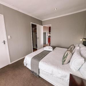 Suite with Mountain View