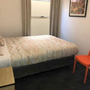 Double Backpackers Hostel Room with Private Bathroom 