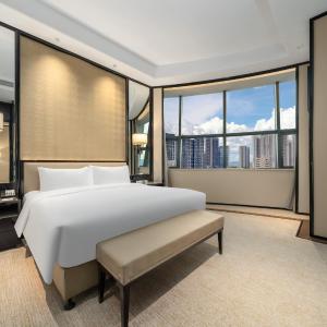 Elegant Classic King Suite - Non-Smoking