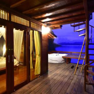 Suite with Spa Bath - Honeymoon Suite