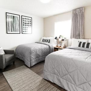 Premium Fully Renovated - 2 Full Bed Studio w/ Kitchen