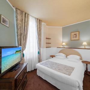 Triple Elegant Room