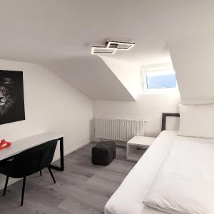 Single Room with Shared Bathroom
