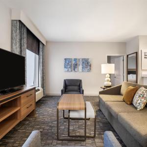 Non-Smoking Larger King Suite