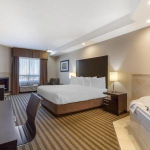 Junior King Suite with Spa Bath and Fireplace - Non-Smoking