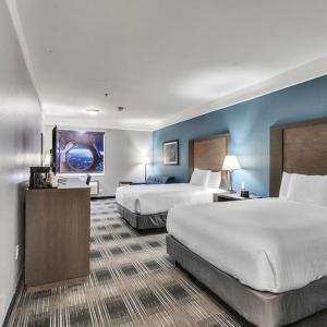 Deluxe Queen Suite