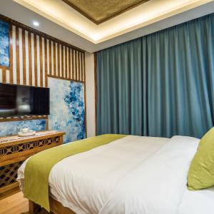 Botique Queen Room