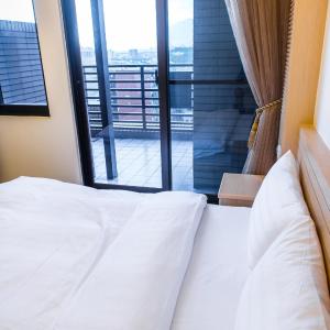 Deluxe Two-Bedroom Apartment